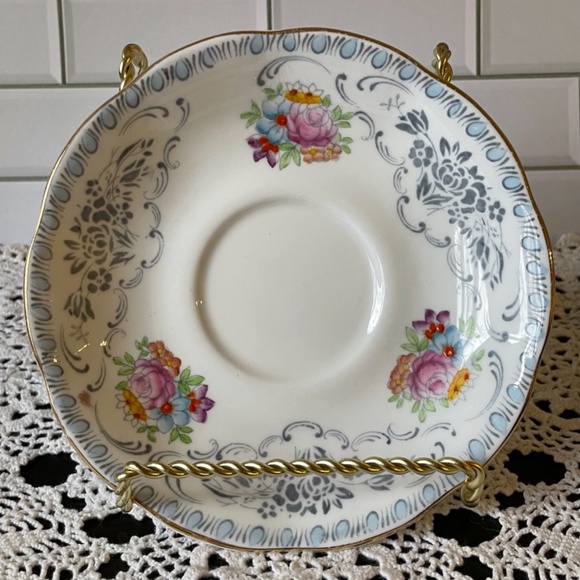 Vintage Royal Albert England Bone China Tea Cup ans Saucer Damask 2693 - Picture 3 of 13